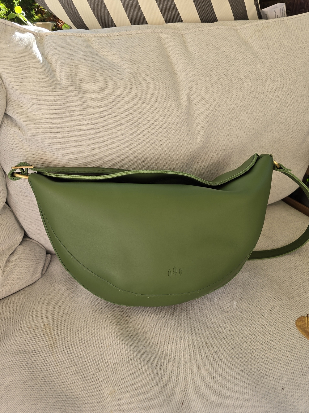 Portland Leather Large Cactus Green Koala Crossbody Bag In New Condition
